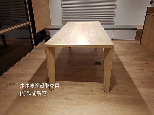 TRAPEZE款型餐桌L210D90-4.jpg TRAPEZE款型餐桌L210D90-4.jpg