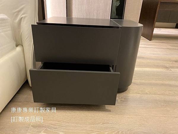 Shine款型床頭櫃W70-4.jpg Shine款型床頭櫃W70-4.jpg