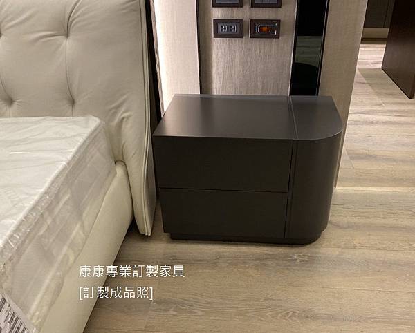 Shine款型床頭櫃W70-1.jpg Shine款型床頭櫃W70-1.jpg