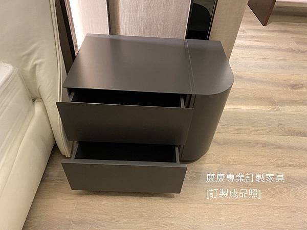 Shine款型床頭櫃W70-2.jpg Shine款型床頭櫃W70-2.jpg