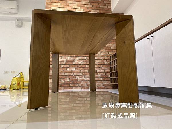 訂製餐桌Manero栓木L160D85-4.jpg 訂製餐桌Manero栓木L160D85-4.jpg