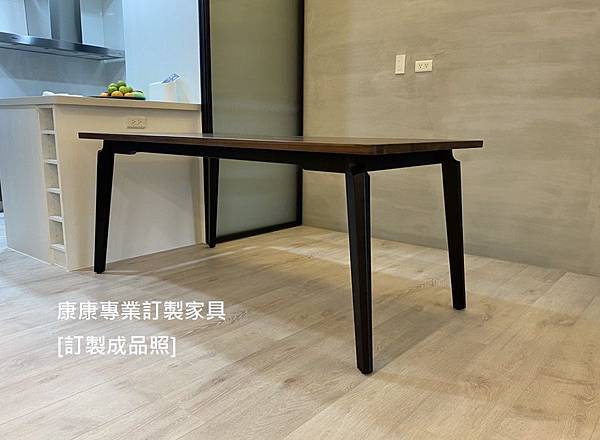 Smania款型餐桌L180D90-2.jpg Smania款型餐桌L180D90-2.jpg