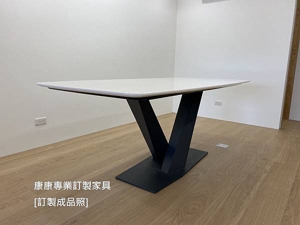 Stratos款型大理石餐桌-L200D95-1.jpg Stratos款型大理石餐桌-L200D95-1.jpg
