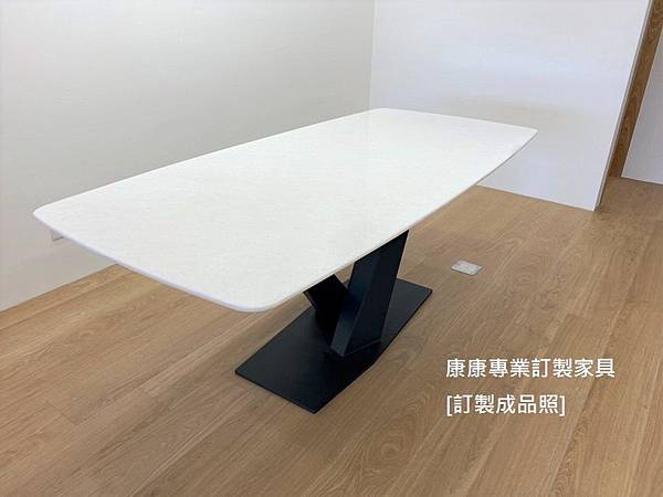 Stratos款型大理石餐桌-L200D95-2.jpg Stratos款型大理石餐桌-L200D95-2.jpg