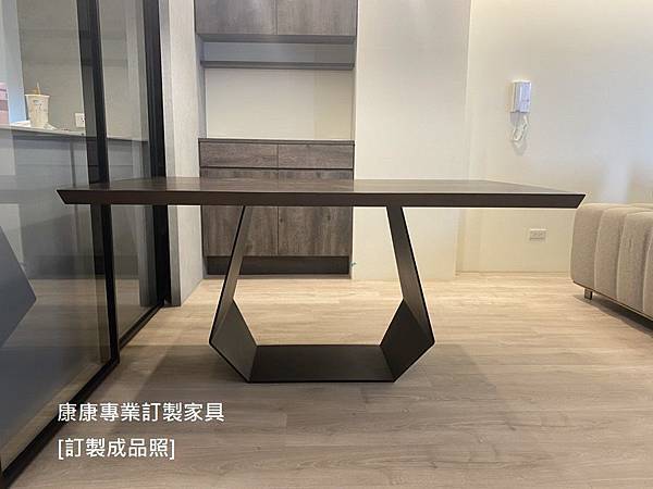 Amond款型餐桌L160D90-1.jpg Amond款型餐桌L160D90-1.jpg