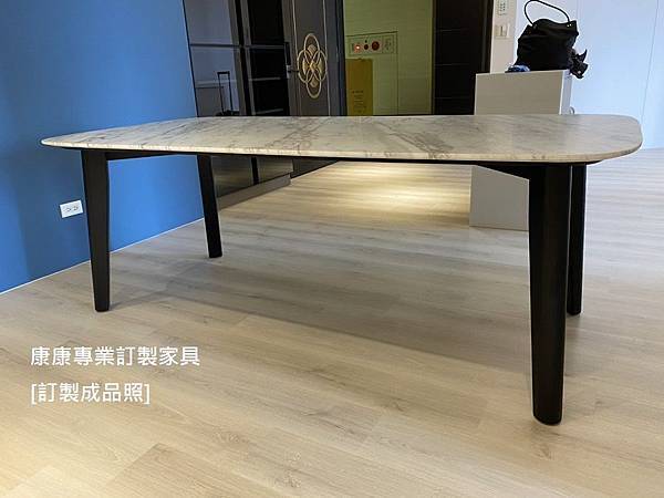 Mad款型大理石餐桌L210D100 Mad款型大理石餐桌L210D100