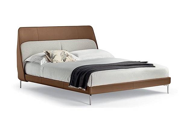 Poltrona frau Coupe_1.jpg Poltrona frau Coupe_1.jpg