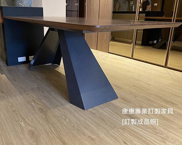 Eliot胡桃木餐桌L210D90_2.jpg Eliot胡桃木餐桌L210D90_2.jpg