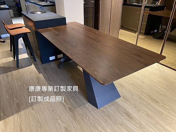 Eliot胡桃木餐桌L210D90_1.jpg Eliot胡桃木餐桌L210D90_1.jpg