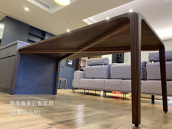 Sleek胡桃木餐桌L200D90-5.jpg Sleek胡桃木餐桌L200D90-5.jpg