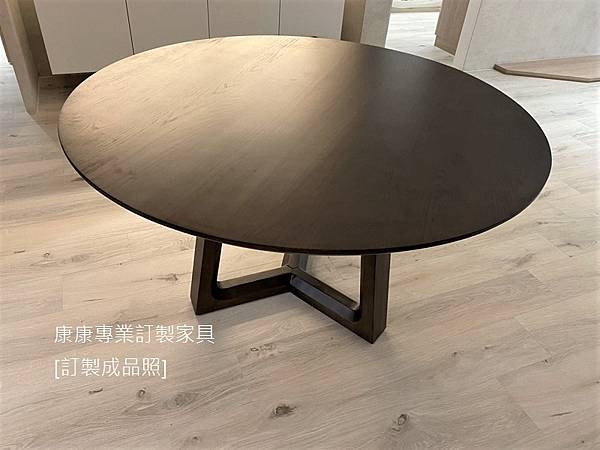 Concorde餐桌直徑134-5.jpg Concorde餐桌直徑134-5.jpg