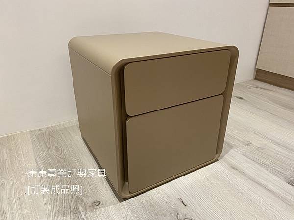 Notte Ice床頭櫃W45-1.jpg Notte Ice床頭櫃W45-1.jpg