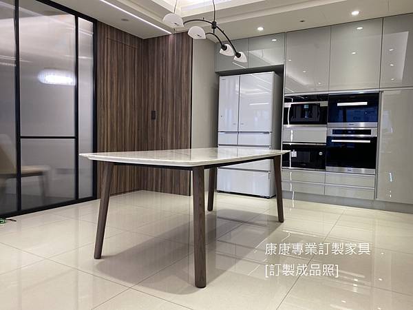 Mad大理石餐桌L210D100-3.jpg Mad大理石餐桌L210D100-3.jpg