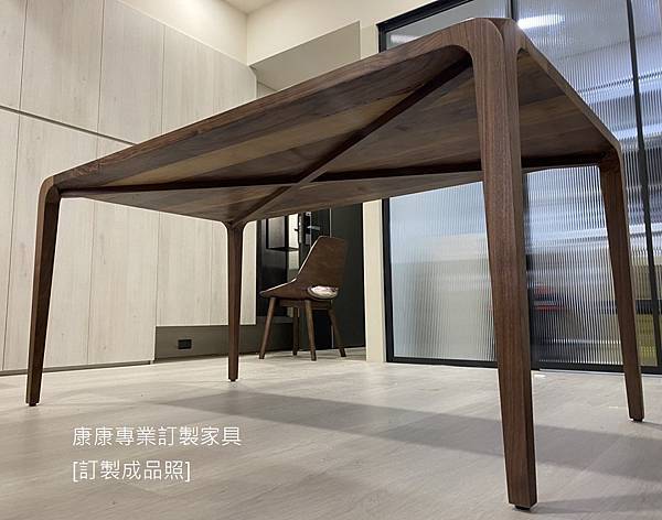 Sleek胡桃木餐桌L160D90-5.jpg Sleek胡桃木餐桌L160D90-5.jpg