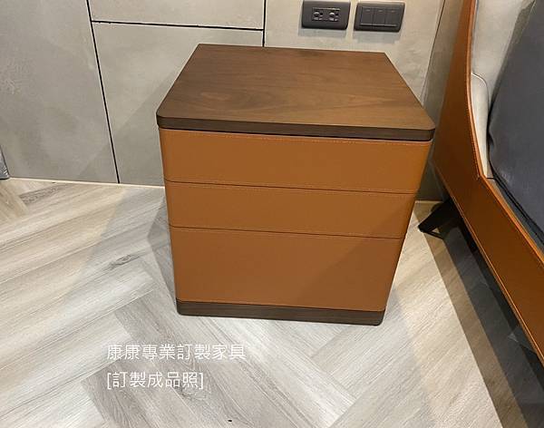 Fidelio款型床頭櫃-18.jpg Fidelio款型床頭櫃-18.jpg