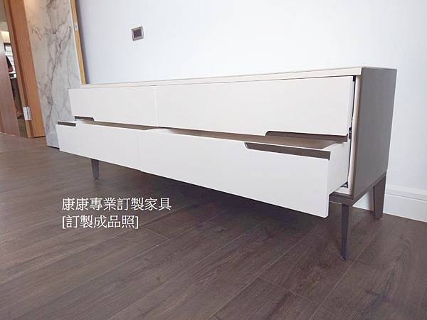 Mondrian斗櫃L160-4.jpg Mondrian斗櫃L160-4.jpg