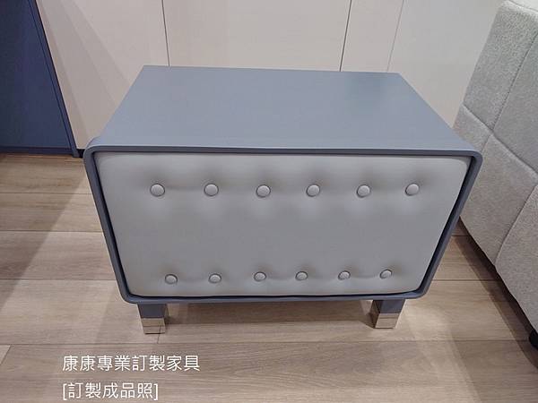 Brick床頭櫃W60-4.jpg Brick床頭櫃W60-4.jpg