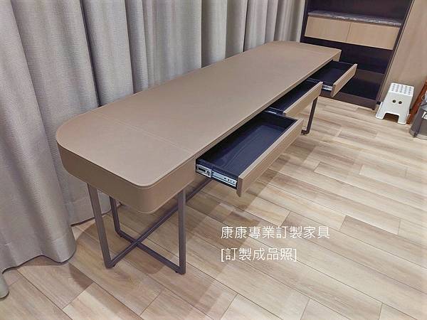 Marmaduke書桌L240-5.jpg Marmaduke書桌L240-5.jpg