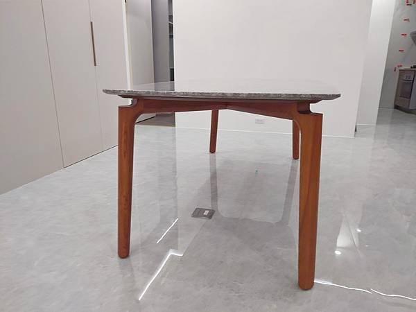 Nabucco灰網石餐桌L200D100-3.jpg Nabucco灰網石餐桌L200D100-3.jpg