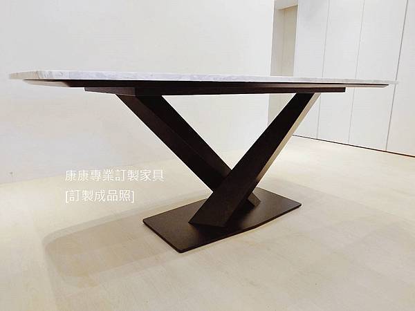 Stratos餐桌L190D100-4.jpg Stratos餐桌L190D100-4.jpg