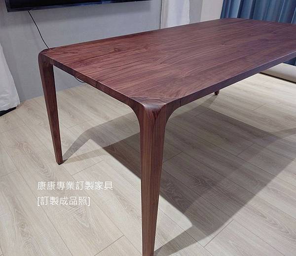 Sleek胡桃木餐桌L180D90-2.jpg Sleek胡桃木餐桌L180D90-2.jpg