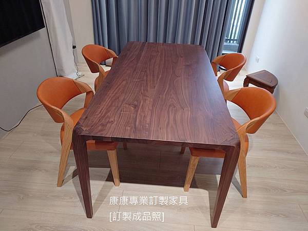 Sleek胡桃木餐桌L180D90-9.jpg Sleek胡桃木餐桌L180D90-9.jpg
