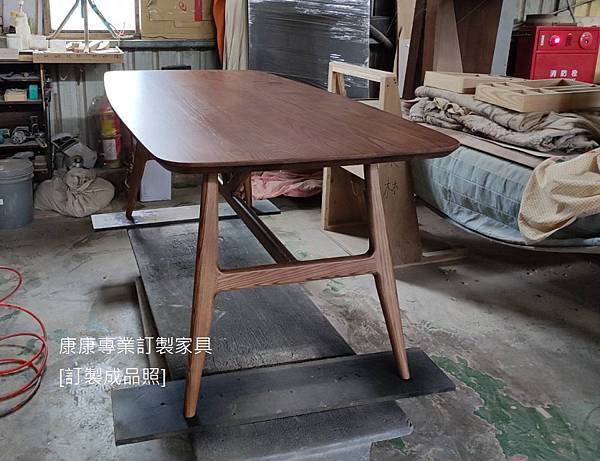 GAUDI餐桌L180D90-2.jpg GAUDI餐桌L180D90-2.jpg