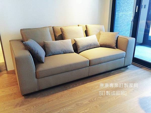 Family room沙發-1.jpg Family room沙發-1.jpg