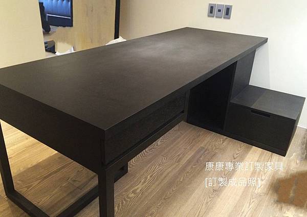 Family room書桌-2.jpg Family room書桌-2.jpg