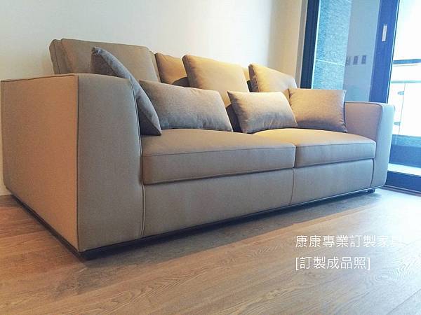 Family room沙發-2.jpg Family room沙發-2.jpg