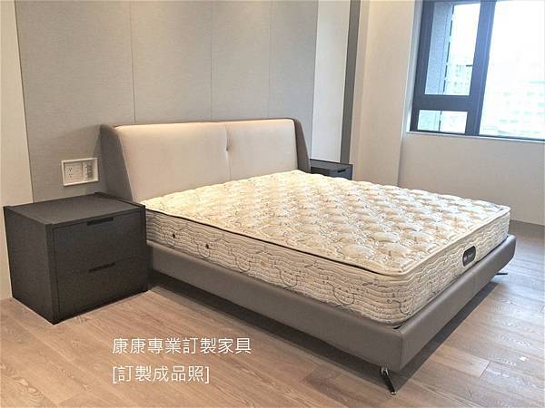 master bedroom床架-2.jpg master bedroom床架-2.jpg