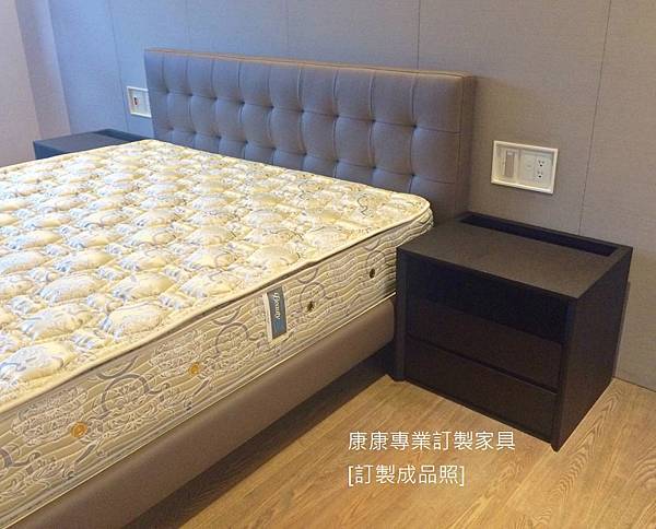 Second bedroom床架-2.jpg Second bedroom床架-2.jpg