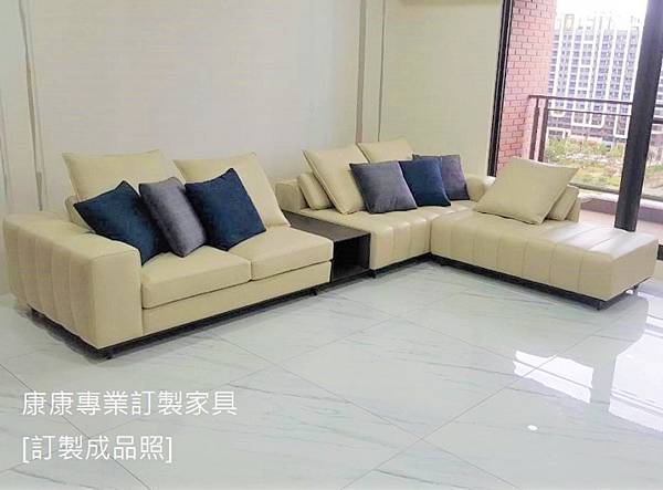 1 Living Room沙發.jpg