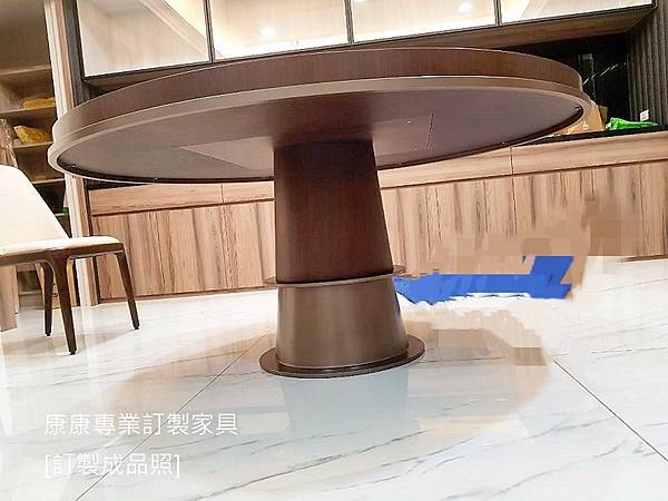 10 DingingRoom餐桌.jpg 10 DingingRoom餐桌.jpg