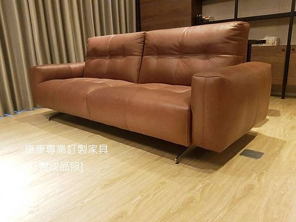 2 客廳沙發.jpg 2 客廳沙發.jpg