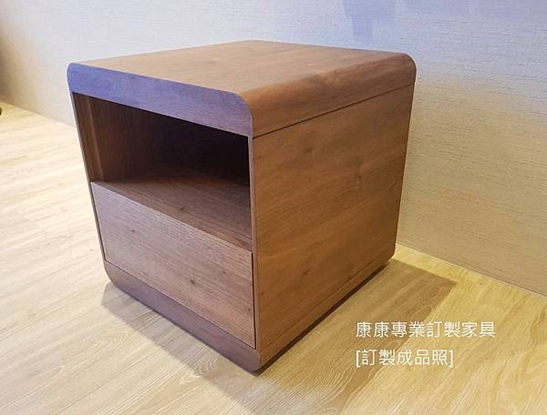 25 主臥床頭櫃.jpg 25 主臥床頭櫃.jpg