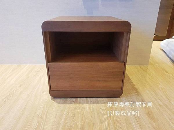 27 主臥床頭櫃.jpg 27 主臥床頭櫃.jpg