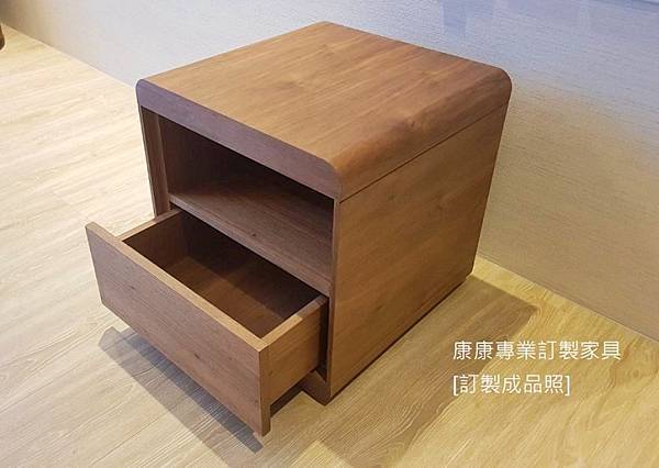 26 主臥床頭櫃.jpg 26 主臥床頭櫃.jpg