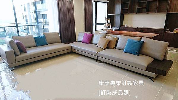 White沙發W409L323-1.jpg White沙發W409L323-1.jpg