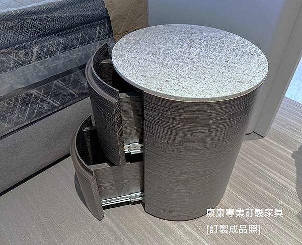 Obrit床頭櫃W40H50-3.jpg Obrit床頭櫃W40H50-3.jpg