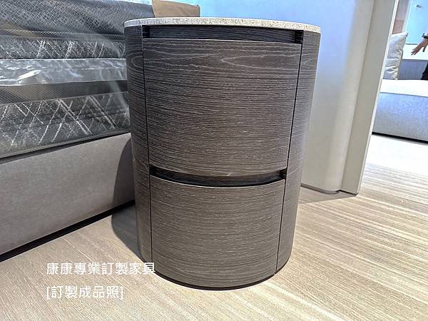 Obrit床頭櫃W40H50-5.jpg Obrit床頭櫃W40H50-5.jpg