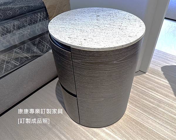 Obrit床頭櫃W40H50-2.jpg Obrit床頭櫃W40H50-2.jpg