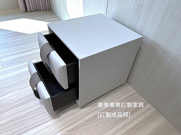 OBI床頭櫃W42D44H45-3.jpg OBI床頭櫃W42D44H45-3.jpg