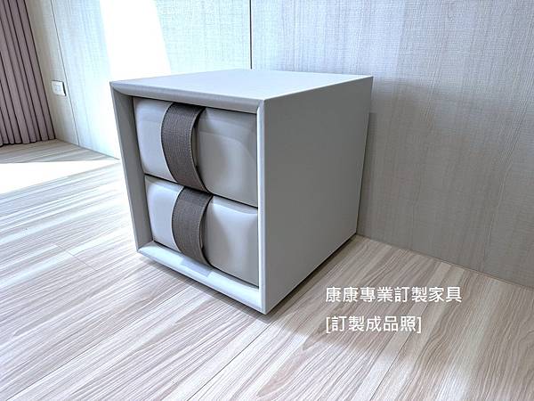 OBI床頭櫃W42D44H45-1.jpg OBI床頭櫃W42D44H45-1.jpg