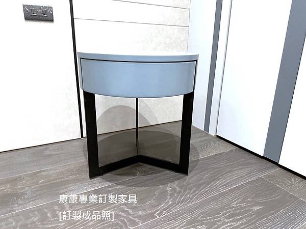 Sign床頭櫃W45H48-1.jpg Sign床頭櫃W45H48-1.jpg