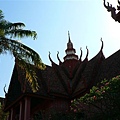 柬普寨的建築屋頂都長這樣 我覺得很像蓮花的說..