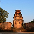 Prasat Kravan 不是皇族蓋的 五個塔南北排列 祭祀Vishnu 