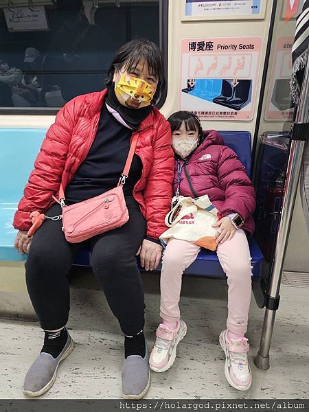 【教育】博愛座爭議｜年輕人搭車該不該讓座？一場禮儀與現實的拉