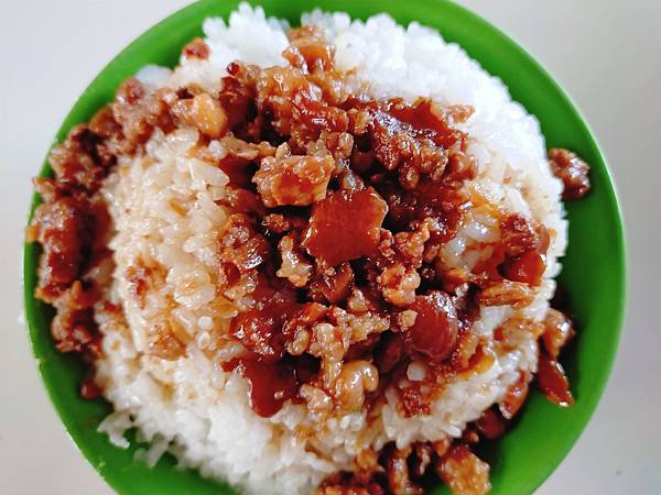 【淡水美食】【豬血豬腸湯& 臭豆腐】銅板美食價格平易近人傳統古早味美食—阿婆小吃店 @ :: 痞客邦 ::