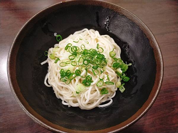 【三重美食】傳統麵食小菜滷味宵夜超棒選擇ー睿盛香麵村(自強店